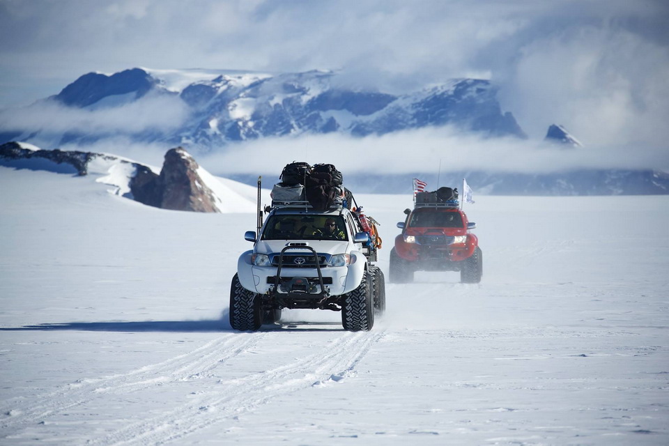 arctic trucks 极地卡车 at44 6x6 hilux